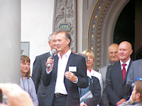 Ottmar H&ouml;rl bei der Er&ouml;ffnung des Kunstwerkes